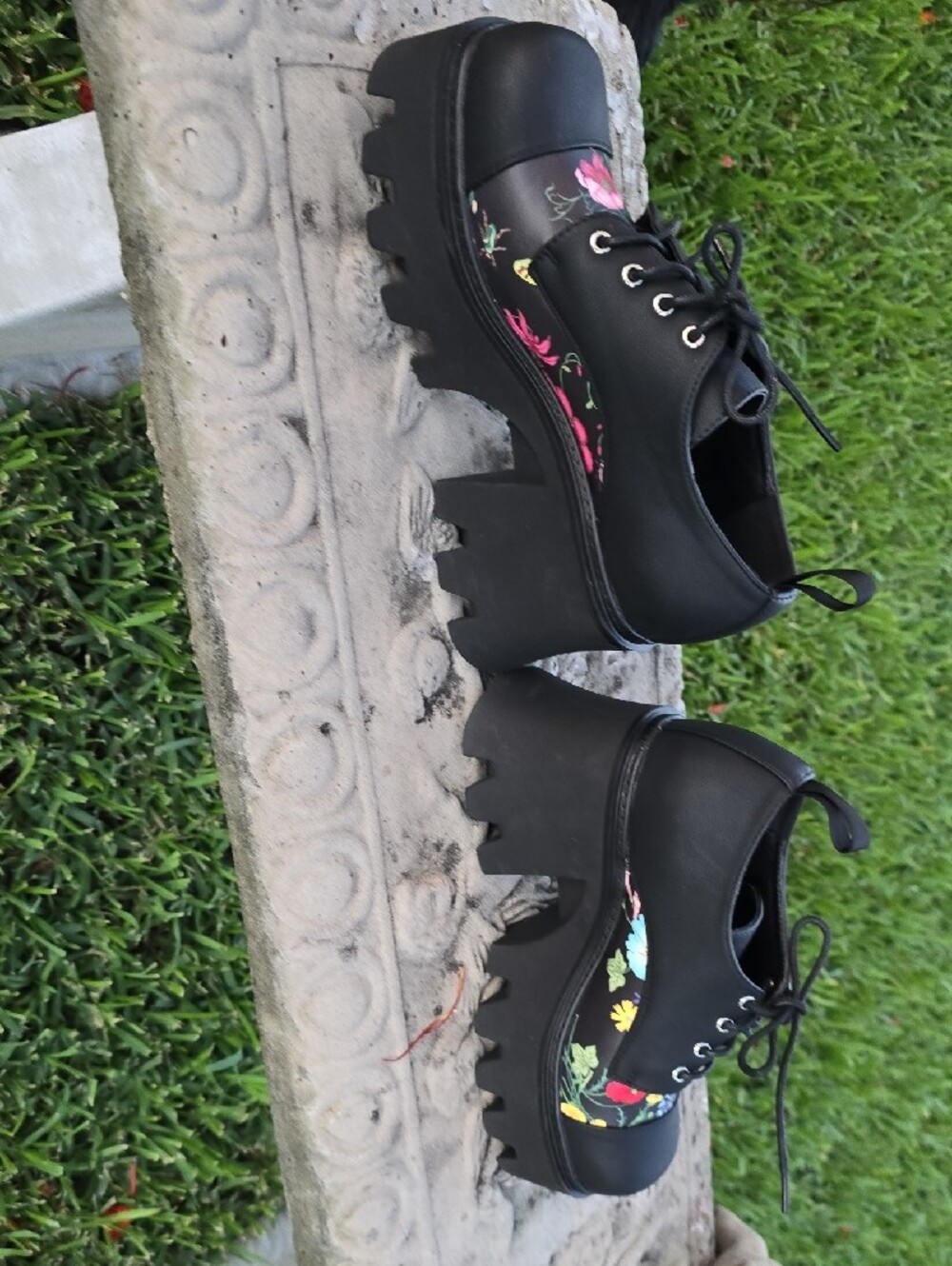 Lamoda Black Floral Platform Lace-Up Women's Shoes - Picture 8 of 10